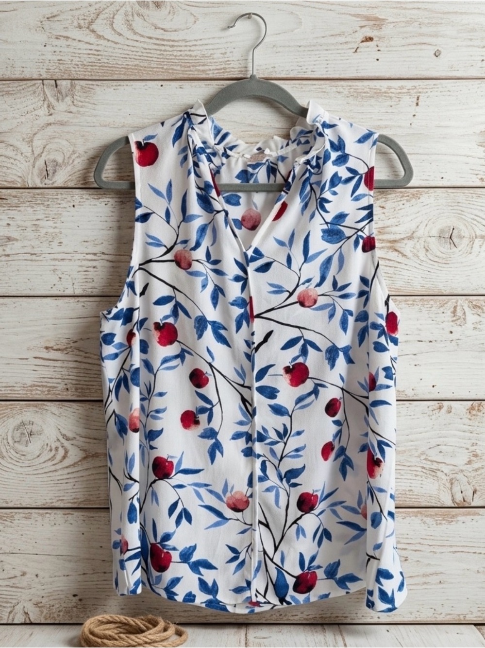 C&C California Women’s Floral Sleeveless V-Neck Ruffle Chiffon Blouse XL